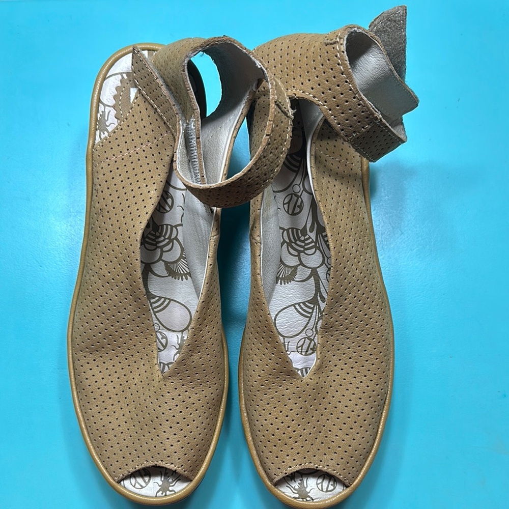 Stylish Fly London Women's Sandals